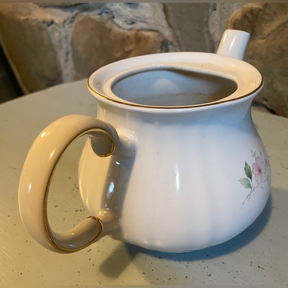 Vintage Salem China, English Collection, Hand-crafted, Delicate Teapot - Picture 5 of 7